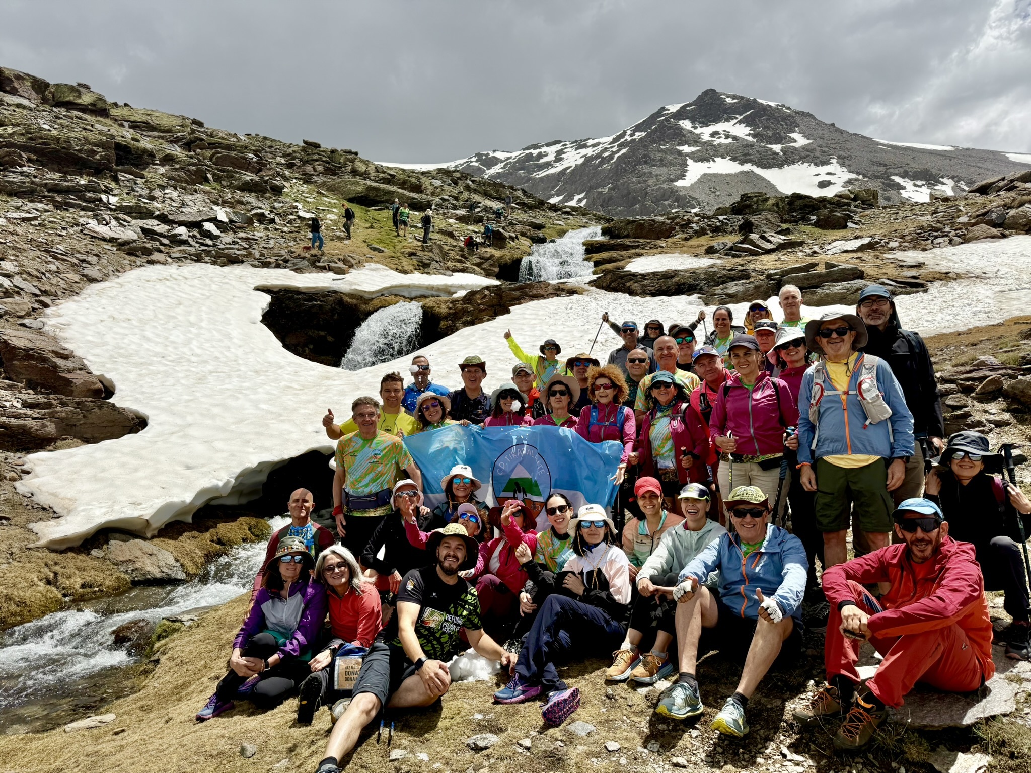 FOTO GRUPO BANDERA